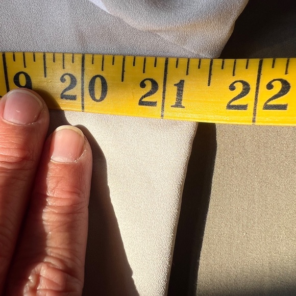 *HOST PICK* 👜👛Pretty in Pink Floral Tunic Top with V-neck - Picture 6 of 8